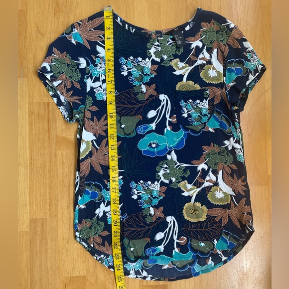 H&M Navy Blue Floral Top with Keyhole Back Size 4 - Picture 7 of 10